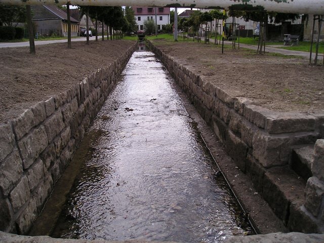 Oprava zdí Kocbeřského potoka (2012)
